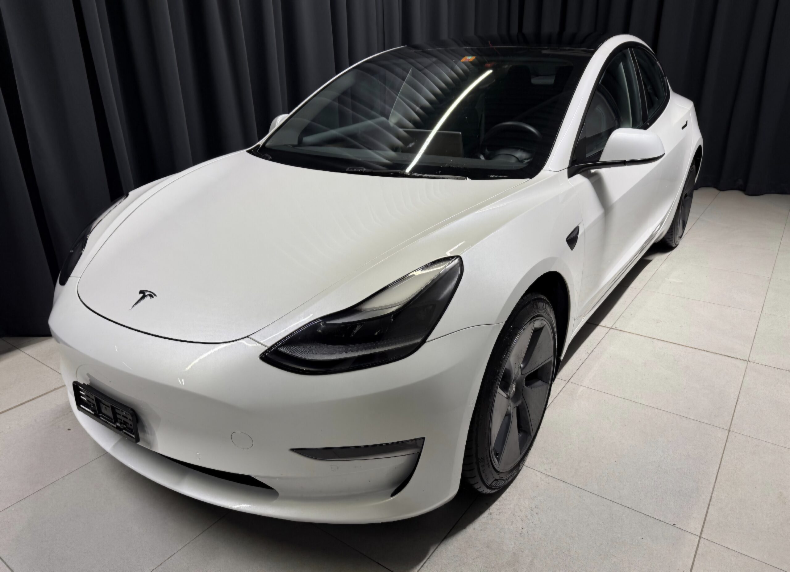TESLA MODEL 3