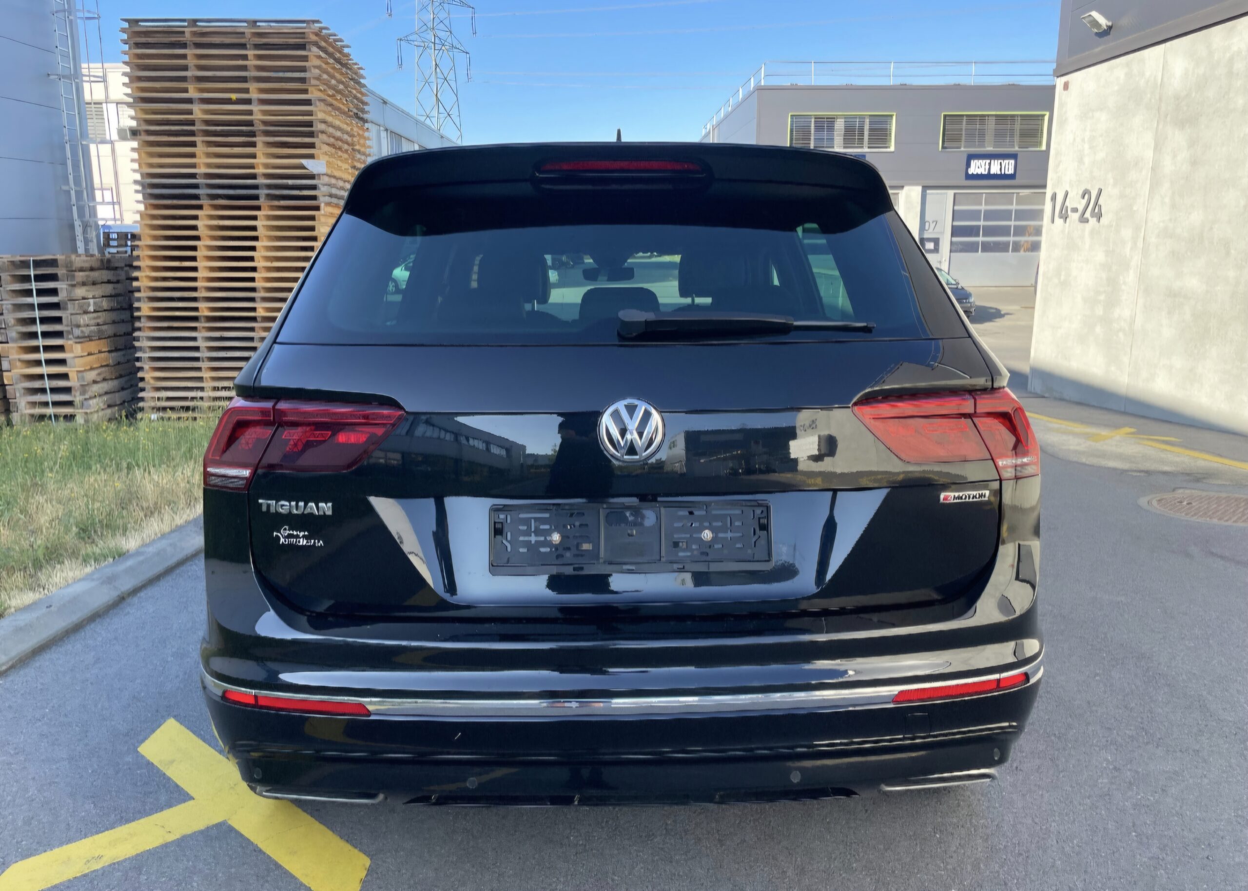 VOLKSWAGEN TIGUAN