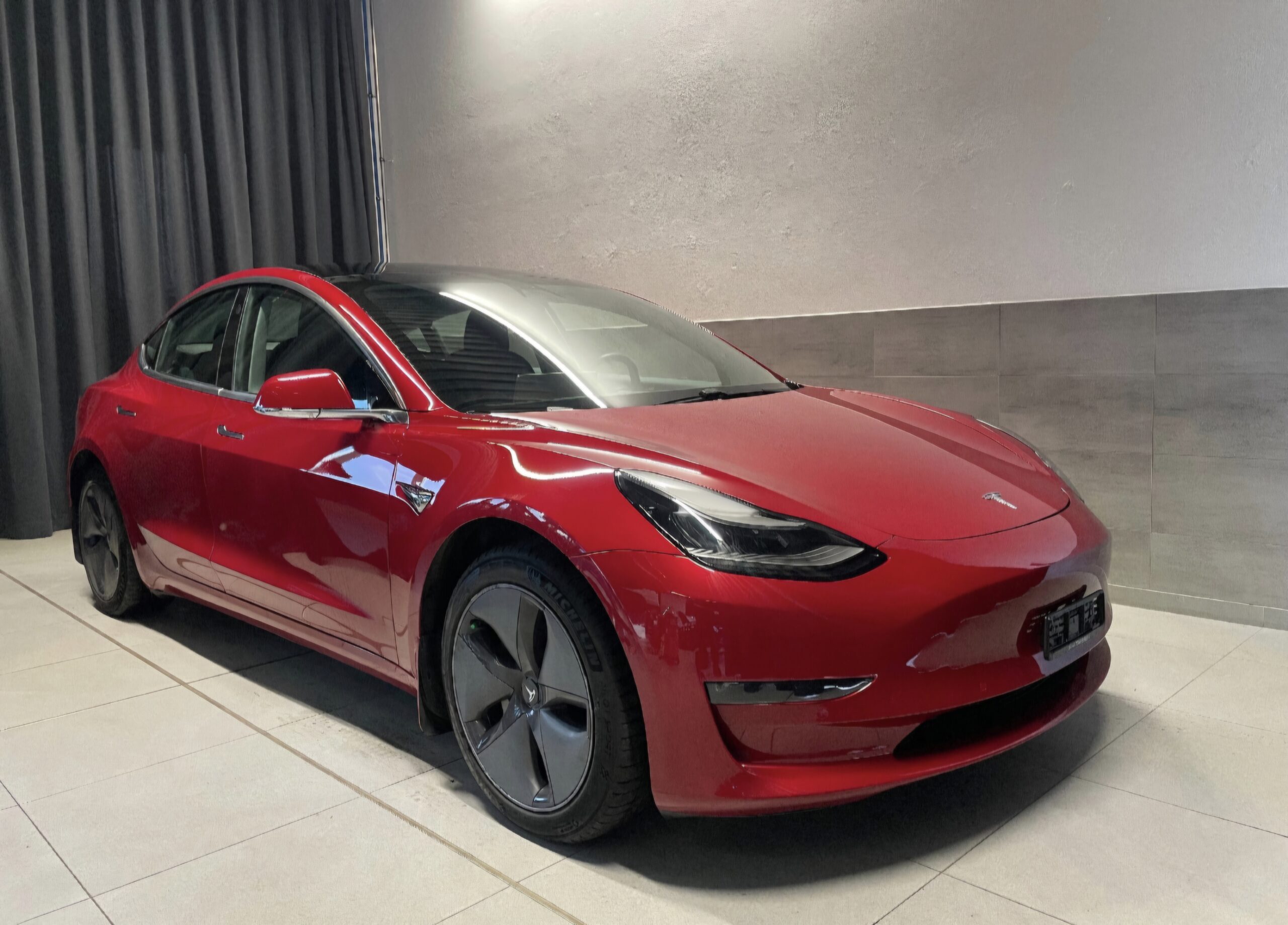 TESLA MODEL 3