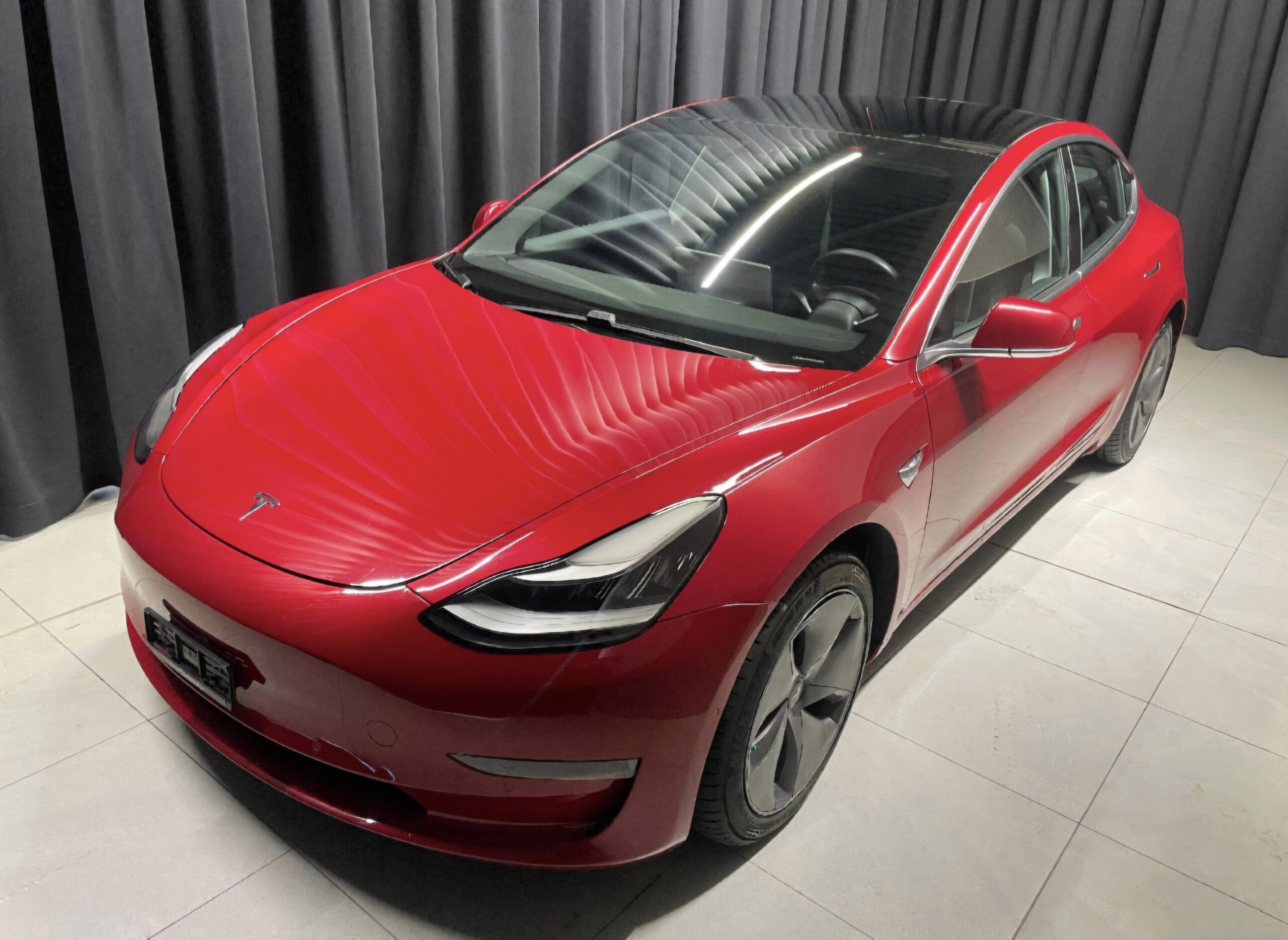 TESLA MODEL 3