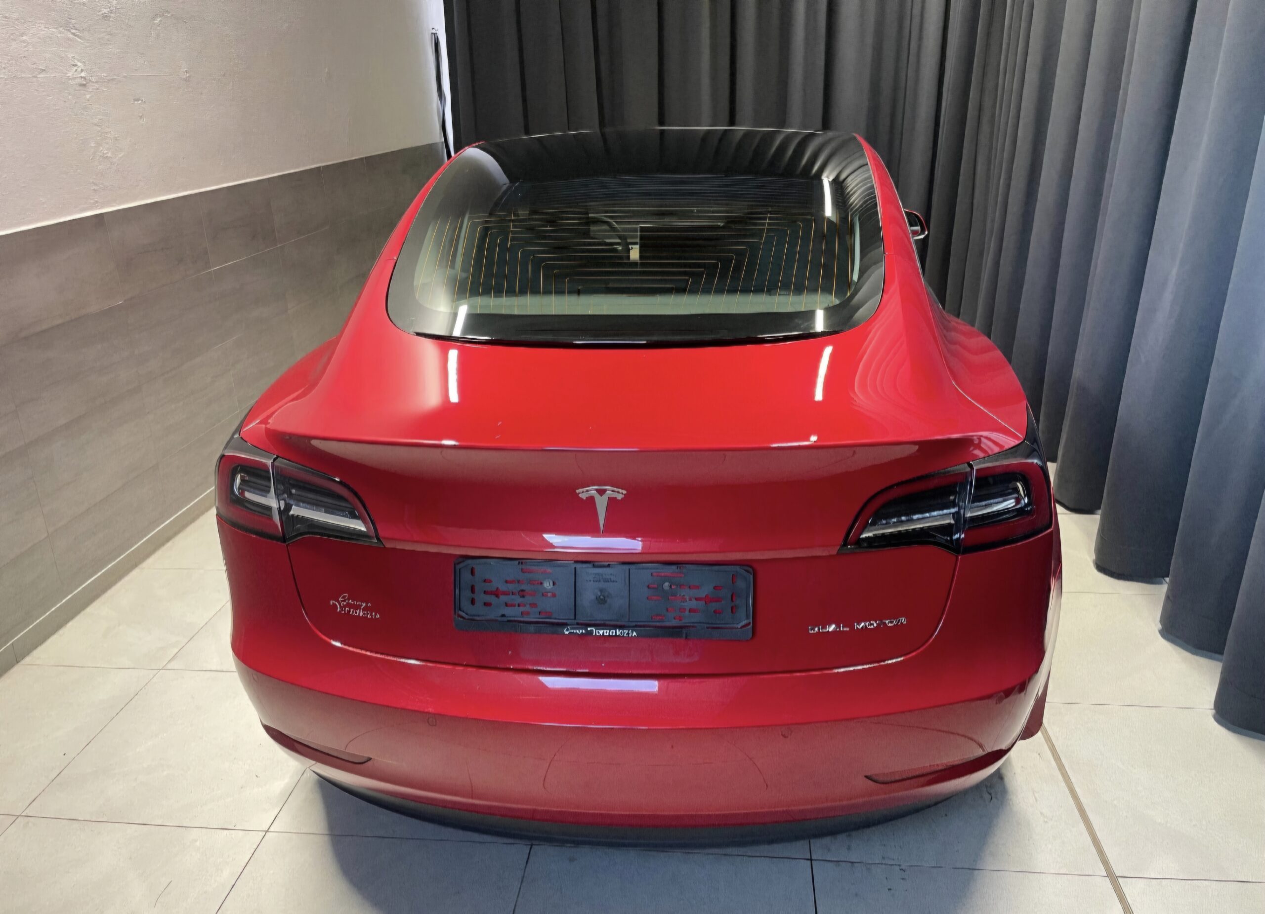 TESLA MODEL 3