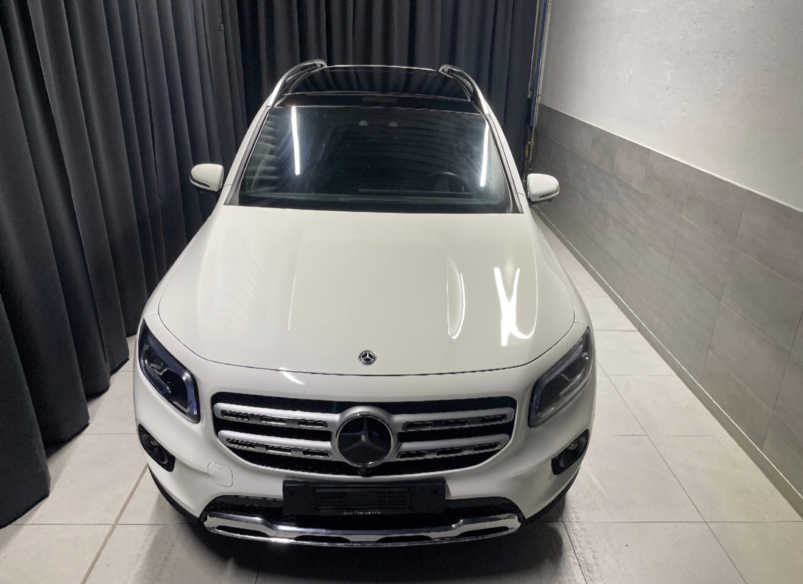 MERCEDES-BENZ GLB 220