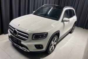 MERCEDES-BENZ GLB 220