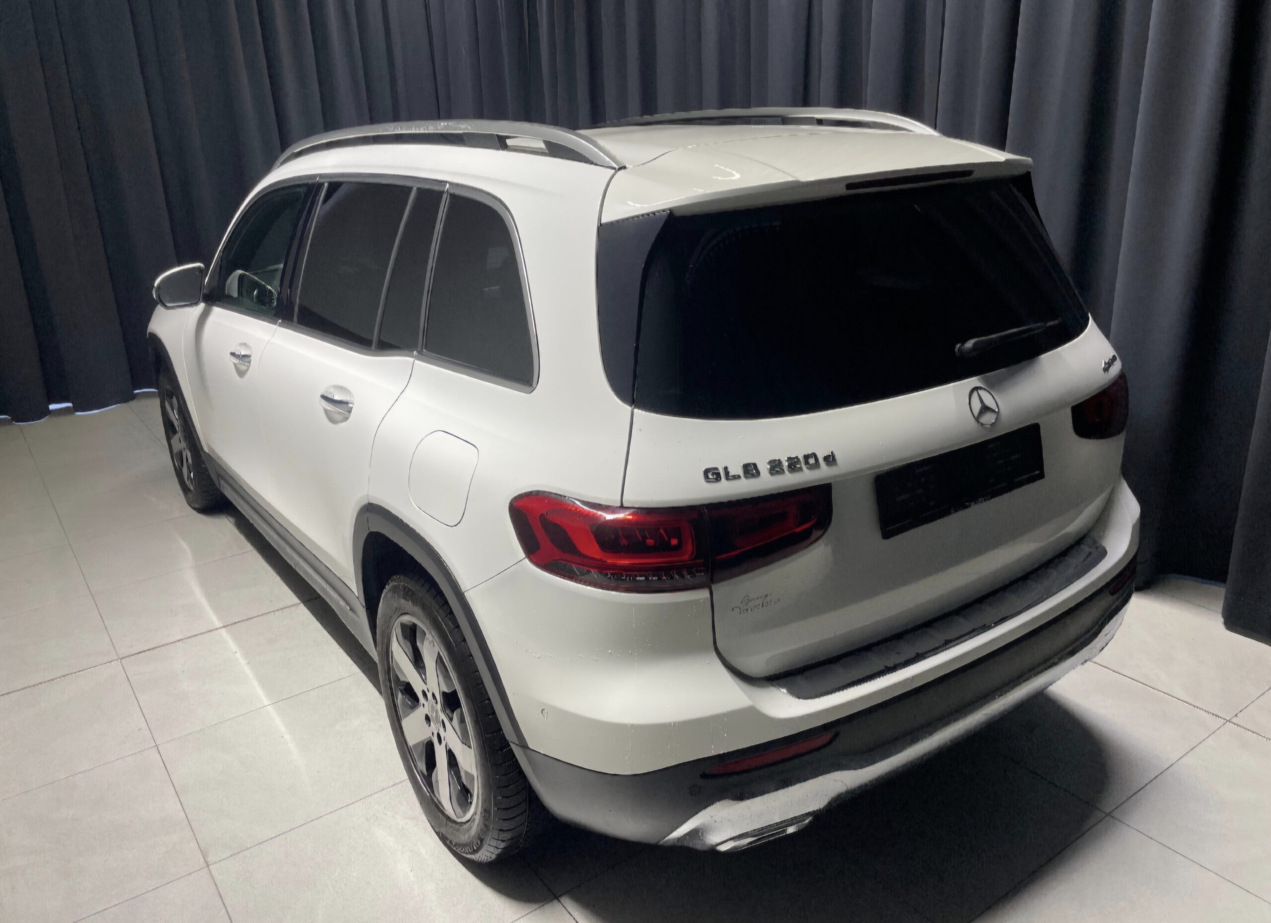 MERCEDES-BENZ GLB 220