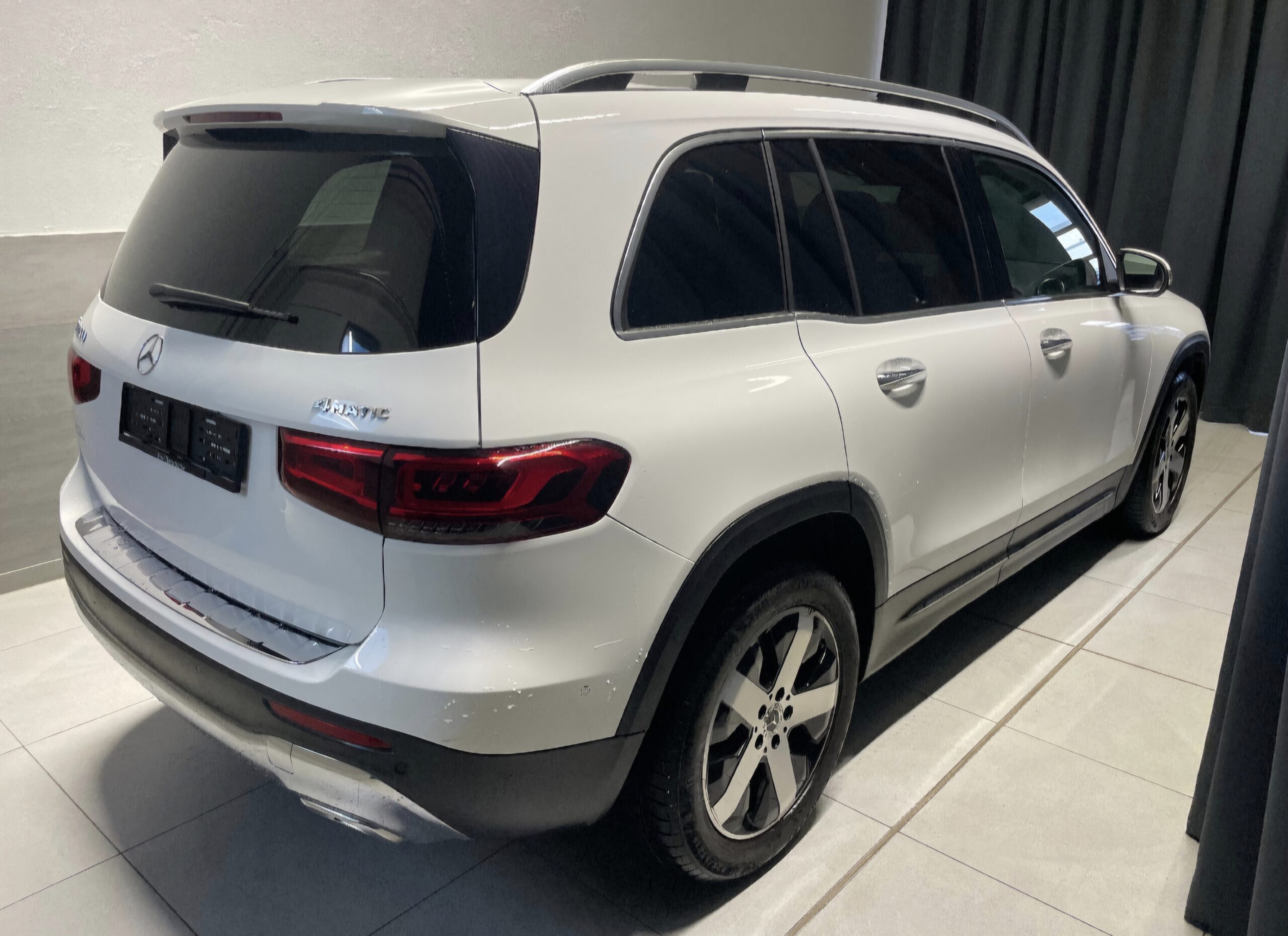 MERCEDES-BENZ GLB 220