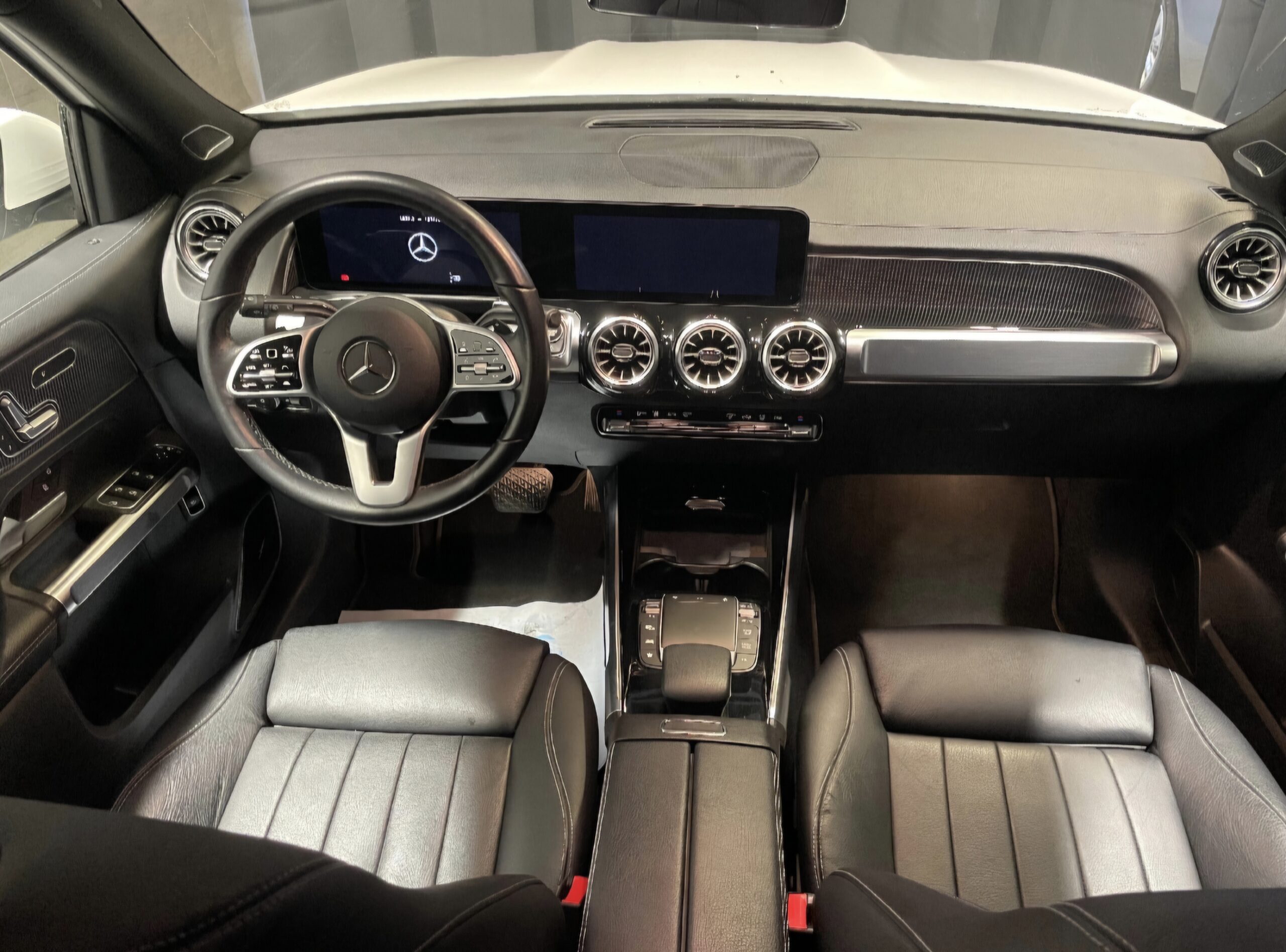 MERCEDES-BENZ GLB 220