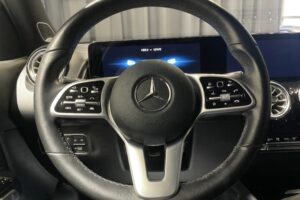 MERCEDES-BENZ GLB 220