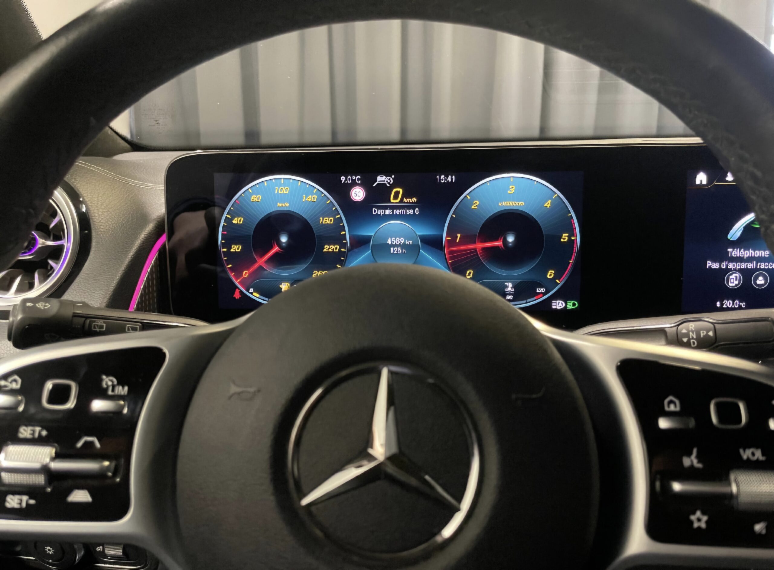 MERCEDES-BENZ GLB 220