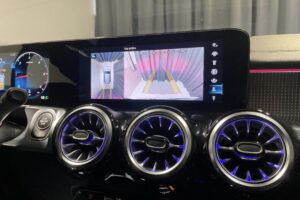 MERCEDES-BENZ GLB 220