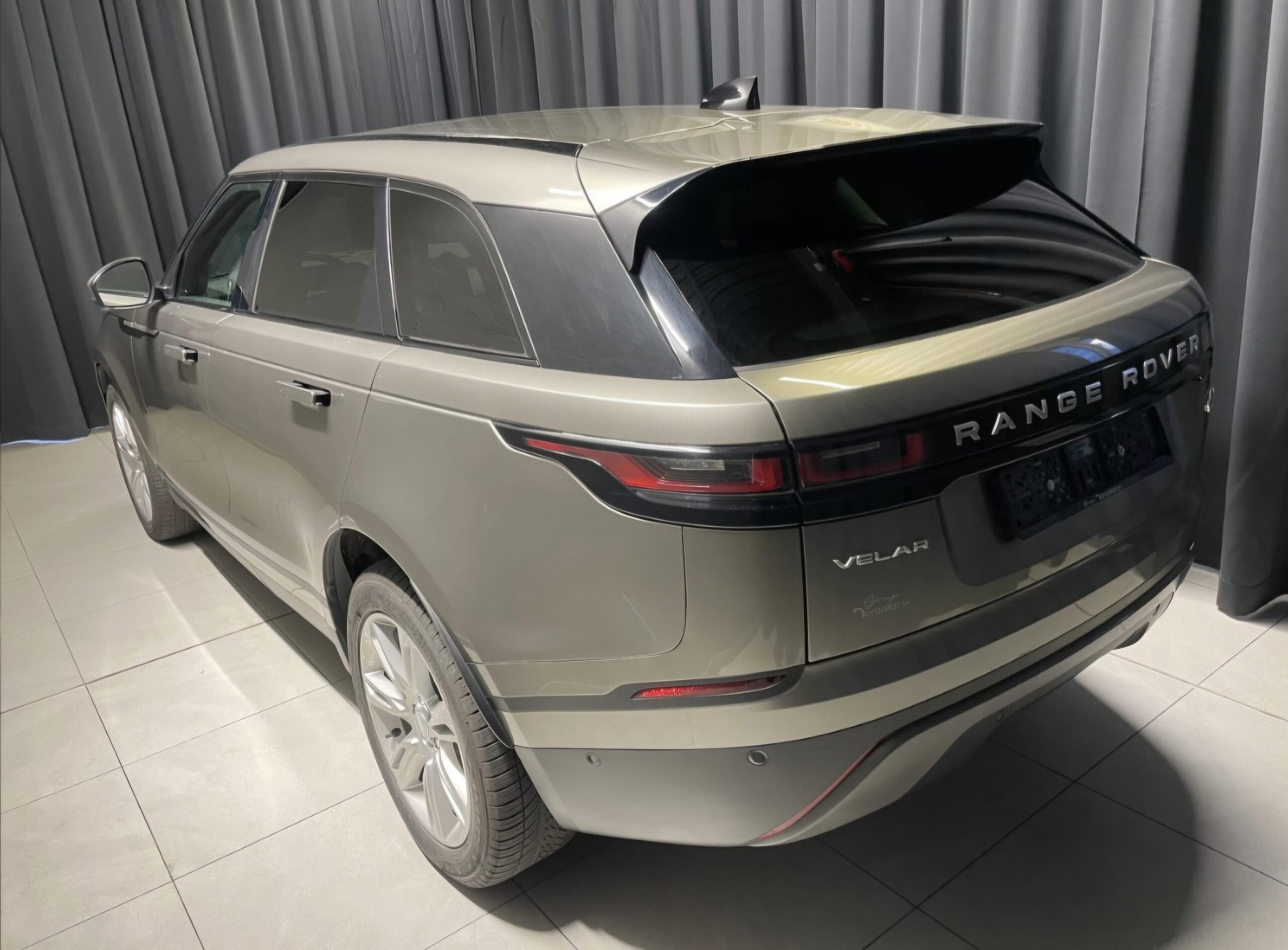 LAND ROVER RANGE ROVER VELAR