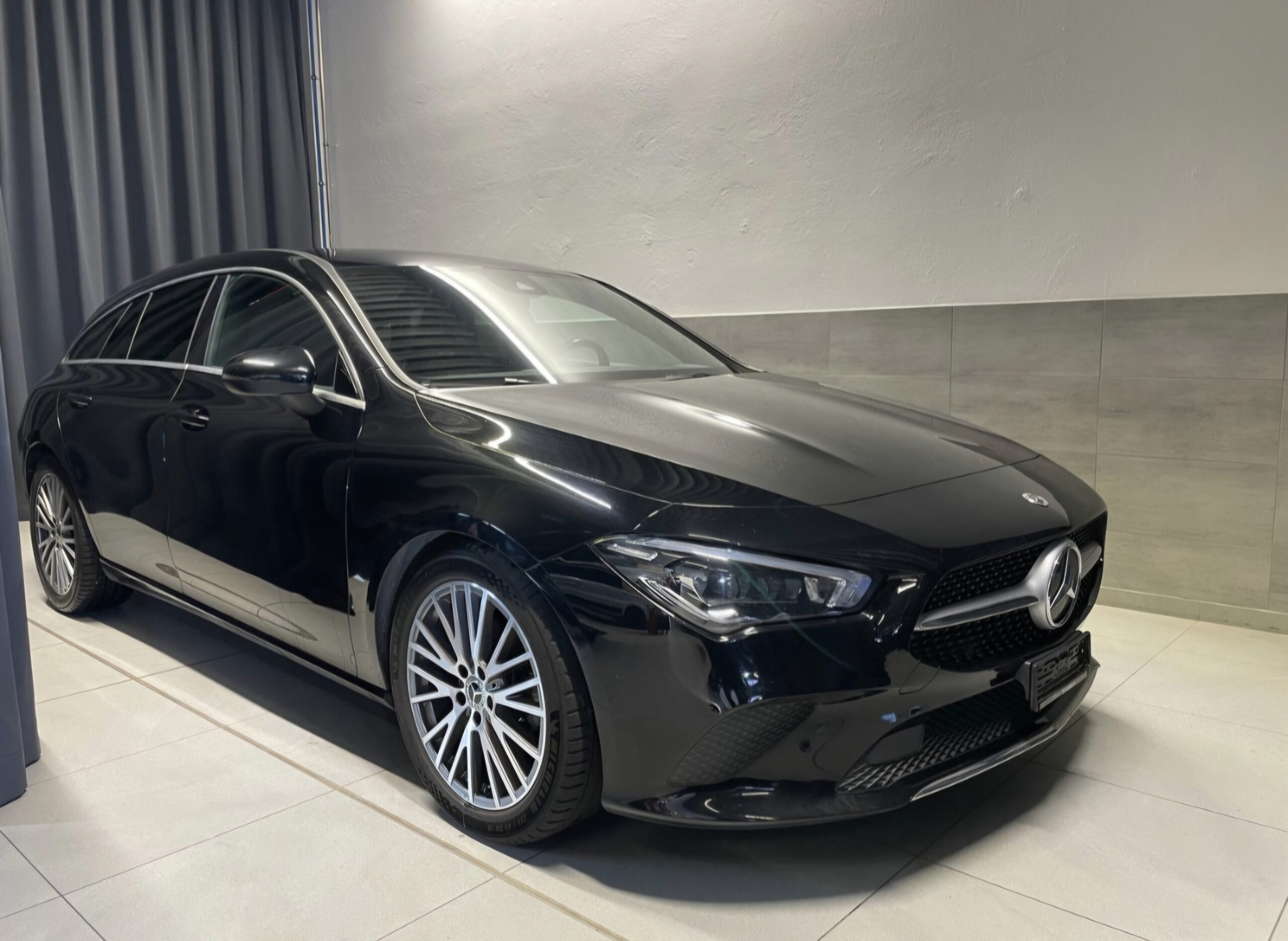 MERCEDES-BENZ CLA 180